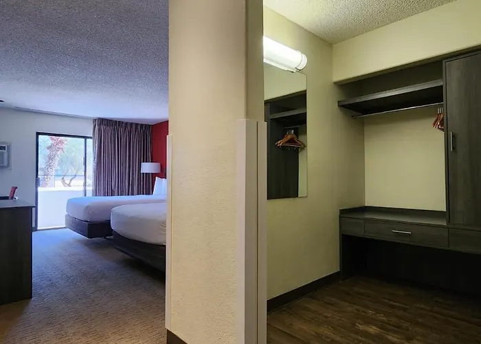 Hotel Palmas Tucson